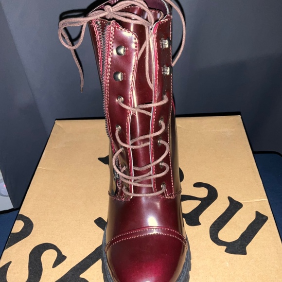 Boots - Picture 5 of 15